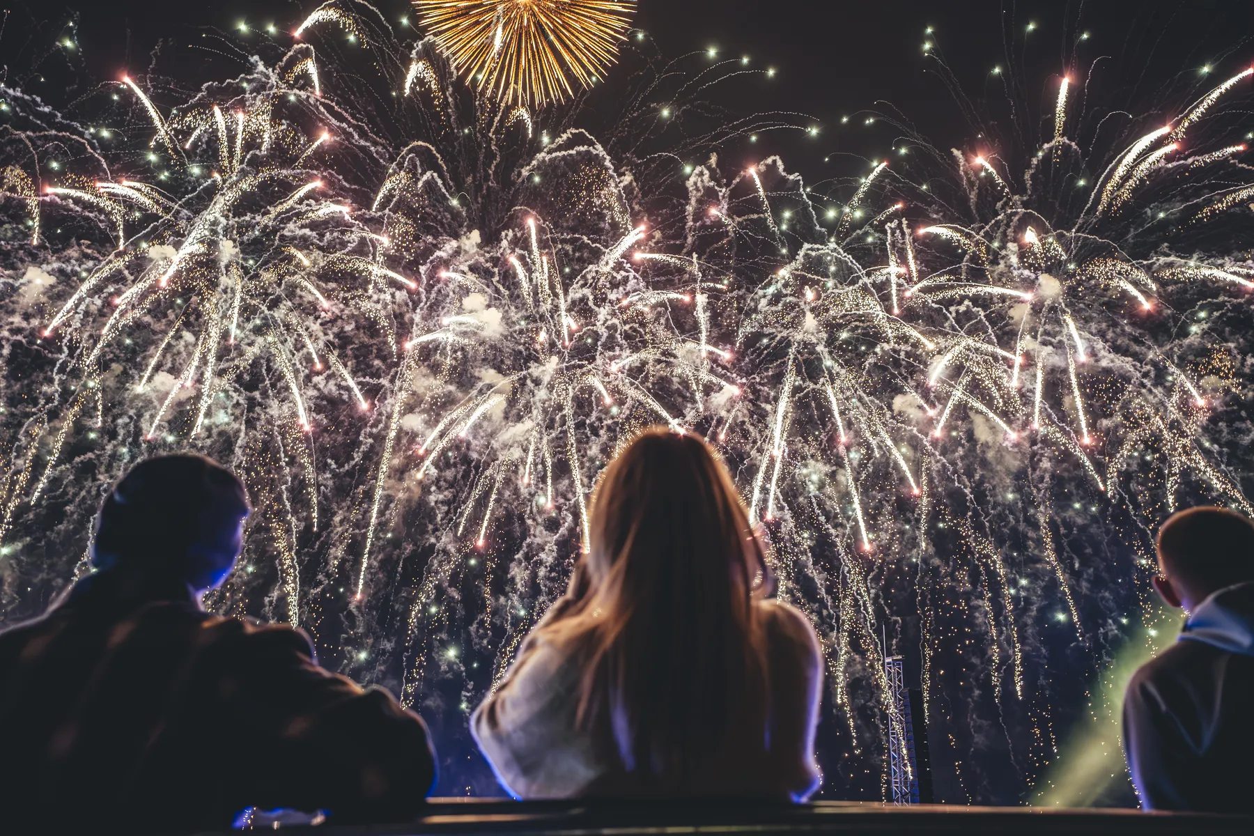 270° wrap-around fireworks, light and laser show at Abingdon Airfield